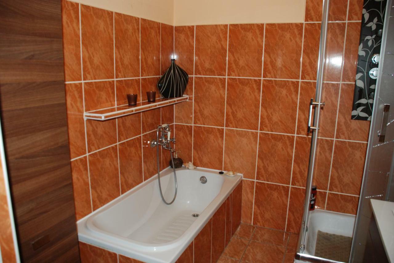 Appartement Dom Chotomow Extérieur photo
